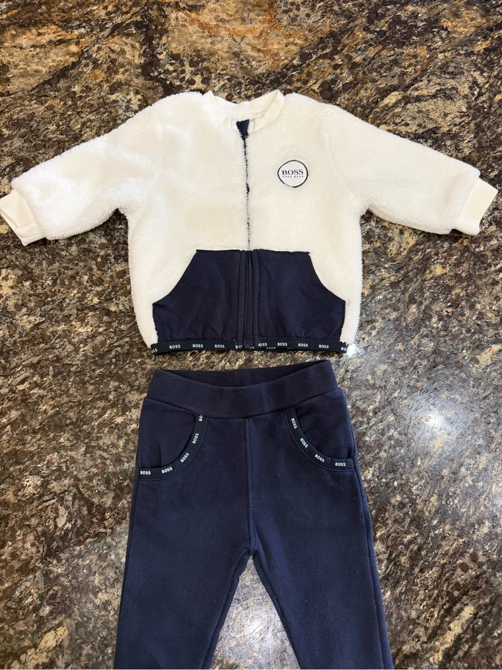 BOSS Hugo Boss Two-Piece Navy & Cream Fleece Kids Bottoms Set 9 months - Picture 3 of 5